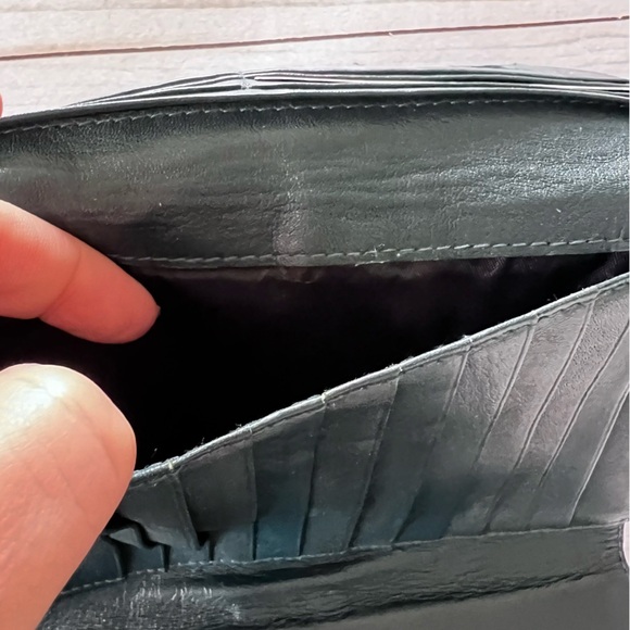 NWT Perlina Soft Leather Wallet in Green - Picture 9 of 14